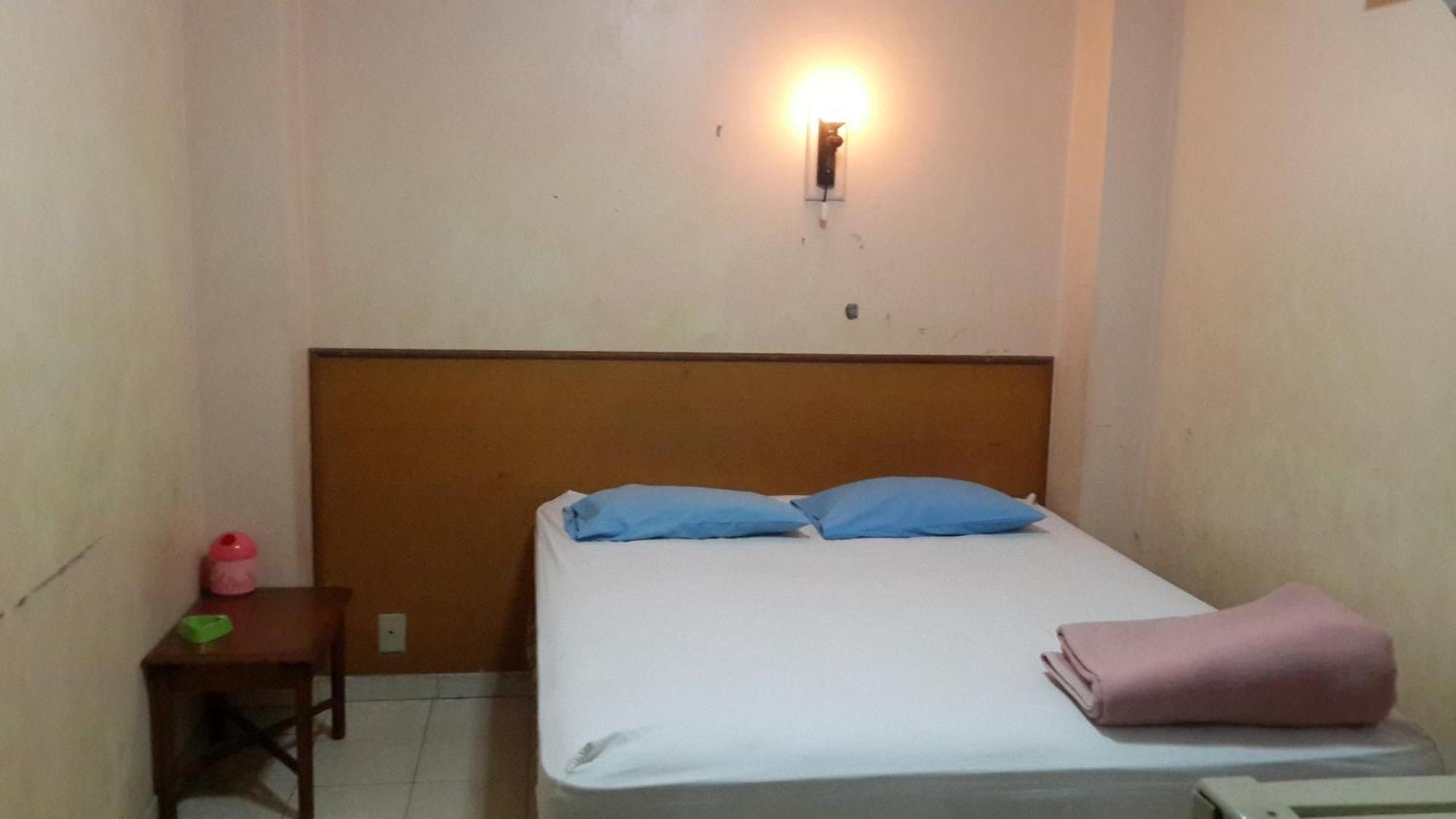 Hotel Pinangsia Джакарта Екстериор снимка