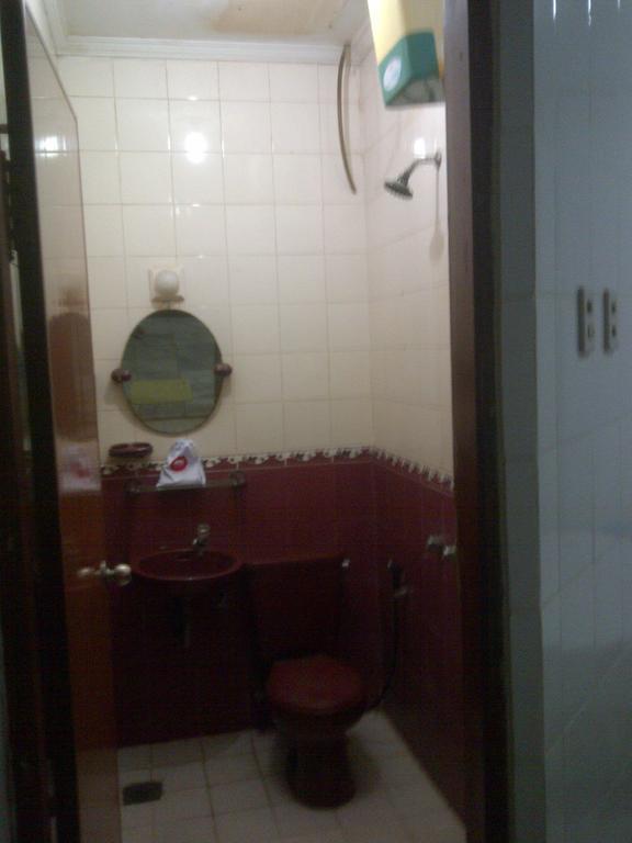 Hotel Pinangsia Джакарта Екстериор снимка